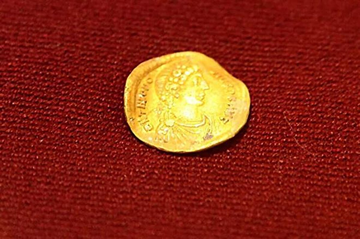 Dalgıçların buluntuyu yetkililere bildirmesinin ardından Soler Blasco Arkeoloji ve Etnoloji Müzesi'nden bir arkeolog ekibi, hazinenin tamamını çıkarmak için harekete geçti.