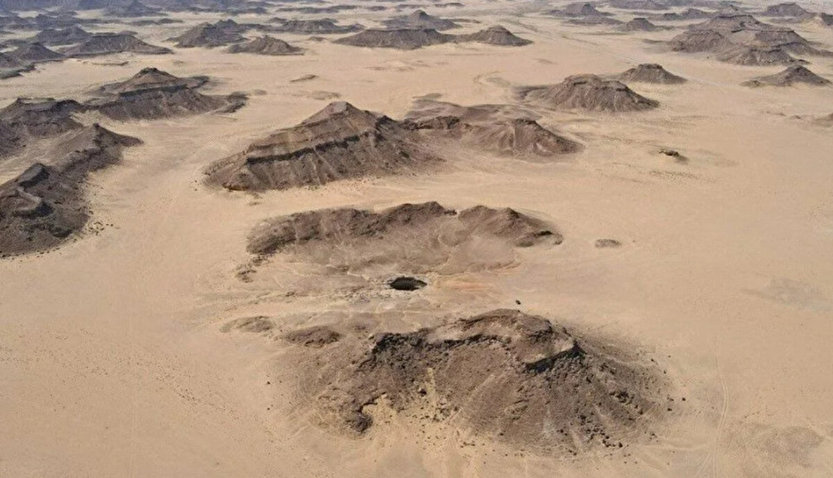 Kaşiflerden Jeolog Muhammed el-Kindi ise obruktan su, kaya, toprak ve ölü hayvan örnekleri topladıklarını ancak bunları henüz analiz ettirmediklerini söyledi. Keşfe dair nihai raporun ilerleyen haftalarda yayımlanması bekleniyor.