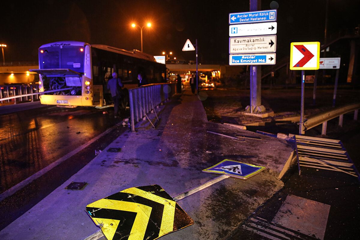 Kaza nedeniyle bir süre kapanan yol, aracın kaldırılmasının ardından normale döndü.
Bu arada, otobüs şoförü Talat Ş, kazaya yağışlı havanın neden olduğunu ileri sürerek, olayda ölüm gerçekleşmemesinin en büyük tesellisi olduğunu söyledi.