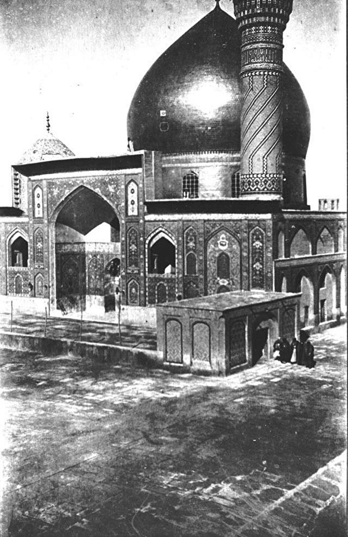 El-Askerî Camii veya Askeriyye Camii Türbesi, 1917-1918, Irak. Irak'ın başkenti Bağdat yakınlarındaki Samarra kentinde bir türbe ve cami kompleksi olan ziyaretgâh Şiîler için kutsal kabul edilen mekânların en önemlilerindendir. 