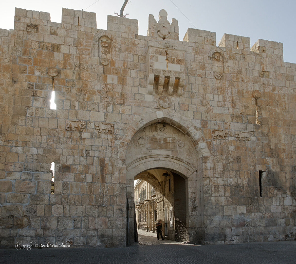Osmanlı Devleti’nin son dönemlerinde, Filistinli Müslümanlar, Ortodoks Hristiyanların Paskalya günlerinde “Nebî Mûsâ Şenlikleri”ni organize etmeye başladı. Bilhassa Kudüs’teki Müslüman varlığını vurgulamaya yönelik bir hareket olan şenlik, Nebi Musa makamından Kudüs'e kadar yapılan bir yürüyüştü ve Mescid-i Aksâ'daki namazla sonuçlanıyordu. İsrail'in 1967'de Doğu Kudüs'ü işgaliyle sona eren Nebi Musa Şenlikleri, 2014 yılından beri TİKA'nın desteğiyle yeniden hayat buluyor.
