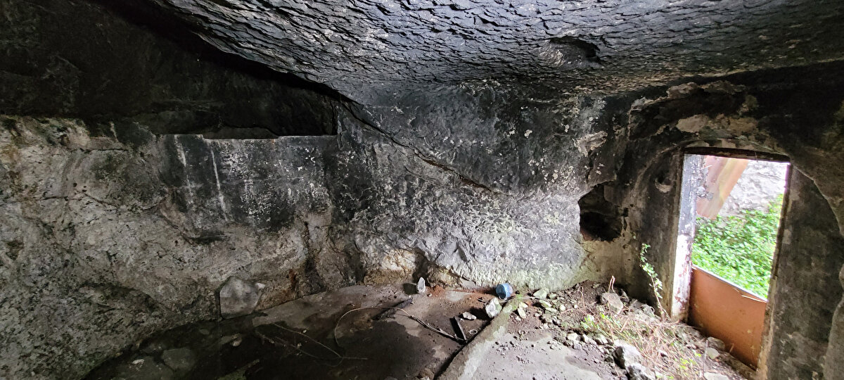 Kent genelinde gün yüzüne çıkmayı bekleyen yapılar olduğunu söyleyen Trabzon Doğal ve Tarihi Değerleri Koruma Derneği Başkanı Doç. Dr. Coşkun Erüz, “Trabzon bildiğimiz gibi Anadolu'nun kadim limanlı kentlerinden birisi. Hem kalesi hem de limanı olan Roma ve öncesine ait nadir kentlerden. Trabzon'un Boztepe'sinde yapılan çalışmalarda ortaya çıkan mızrak ucuyla 6 bin yıl önceden beri Trabzon'da yaşam olduğu, hem de ciddi bir medeniyetin bulunduğu görülüyor. Bu şehir bilinenine göre 6 bin yıldır farklı topluluklara ev sahipliği yaptı.