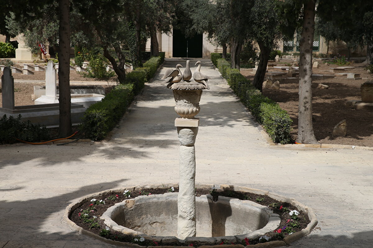Büyükelçiliğimiz tarafından yürütülen proje kapsamında şehitliğin restorasyonun büyük bölümü tamamlanmış durumda.