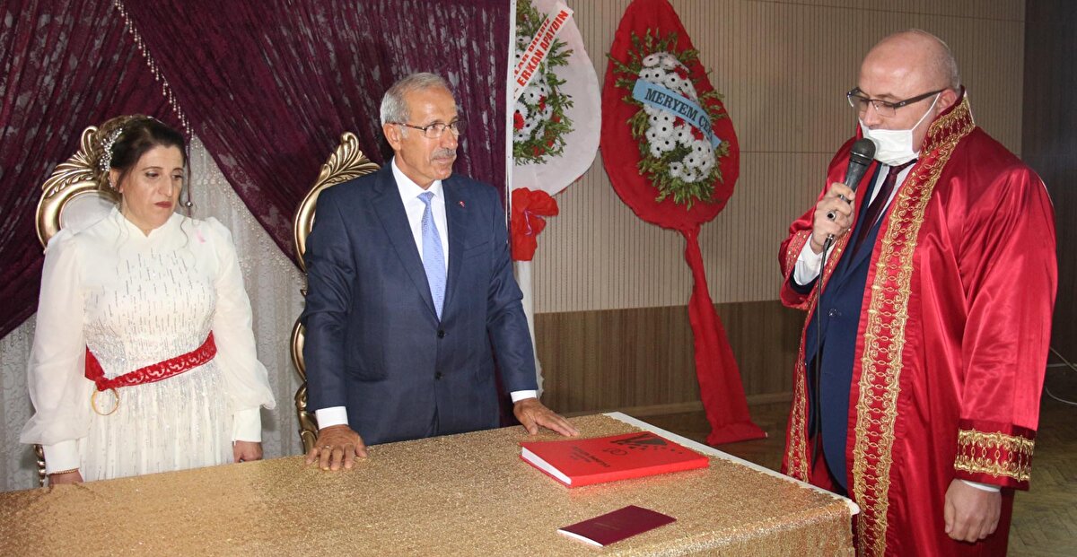 Bugüne kadar çıkan taliplilerini geri çevirdiğini belirten Mübeccel Çakmak Aykul ise, "Nasip bugüneymiş. İnşallah hayırlı, uğurlu olur" diye konuştu.