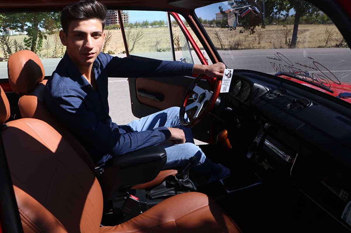 Aracına gelen 90 bin TL'lik teklifleri reddettiğini belirten Çalışkan aracını satmayı hiçbir zaman düşünmediğini ifade ederek "Satın almak, takas etmek isteyenler oluyor ama ben satmayı hiç düşünmüyorum, düşünmedim de. 90 bin TL teklif gördü ama ben 60 bin TL para harcadım, araç benim olmasına rağmen. Satmayı da hiç düşünmedim. İlk ve son haline şaşıranlar çok oldu. İlk başta çok tepki gördüm, 'bu arabaya bu kadar para harcanır mı' diyenler oldu" dedi.<br><br>