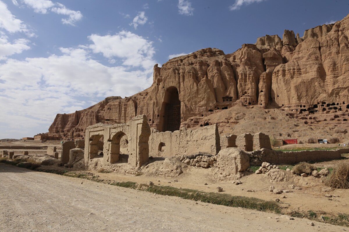 Kabil'in 230 kilometre kuzeybatısındaki Bamyan Vadisi, 2 devasa Buda heykeline ev sahipliği yapıyor.<br><br>