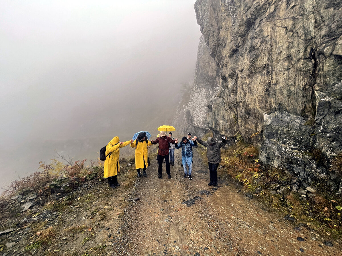 Sporculardan Furkan Şekerli de güzel bir atmosferde yürüyüş yaptıklarını vurgulayarak, "Konfor alanımızdan çıkıp böyle bir yere gelince insanların gerçekten hayatla olan mücadelesini görüyoruz. Burada şehir hayatından çıkıp vakit geçirmek çok keyifli" dedi.