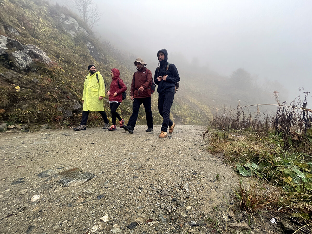 Zorlu hava koşullarına rağmen belirledikleri parkuru tamamladıklarını dile getiren sporculardan Fatma Cebeci, "Son derece keyifli bir aktiviteydi. İnsanların gelip görmesi gereken yerlerden birisi olduğunu düşünüyorum" diye konuştu.