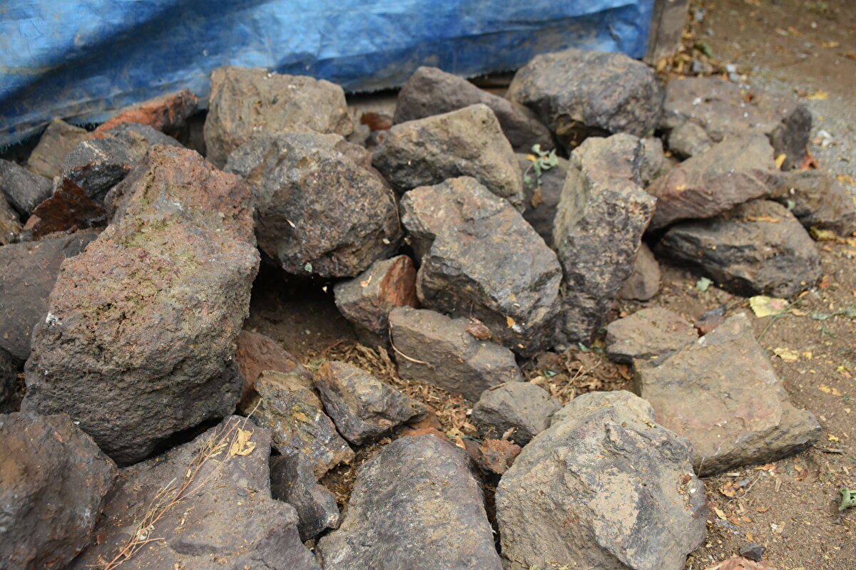 Elinde toplamda bir tondan fazla gök taşı olduğunu kaydeden Bulut, "Birkaç ton taş var elimde. İlçemiz rekorlar kitabına girebilir, ben de en çok gök taşı bulan kişi olarak Guinness Rekorlar Kitabı'na girebilirim. Bulduğum taşların bir tanesini İnönü Üniversitesi Mühendislik Bölümüne hediye etmeyi düşünüyorum, talebeler faydalansın, araştırsın, ilmini geliştirsin." diye konuştu.<br><br>