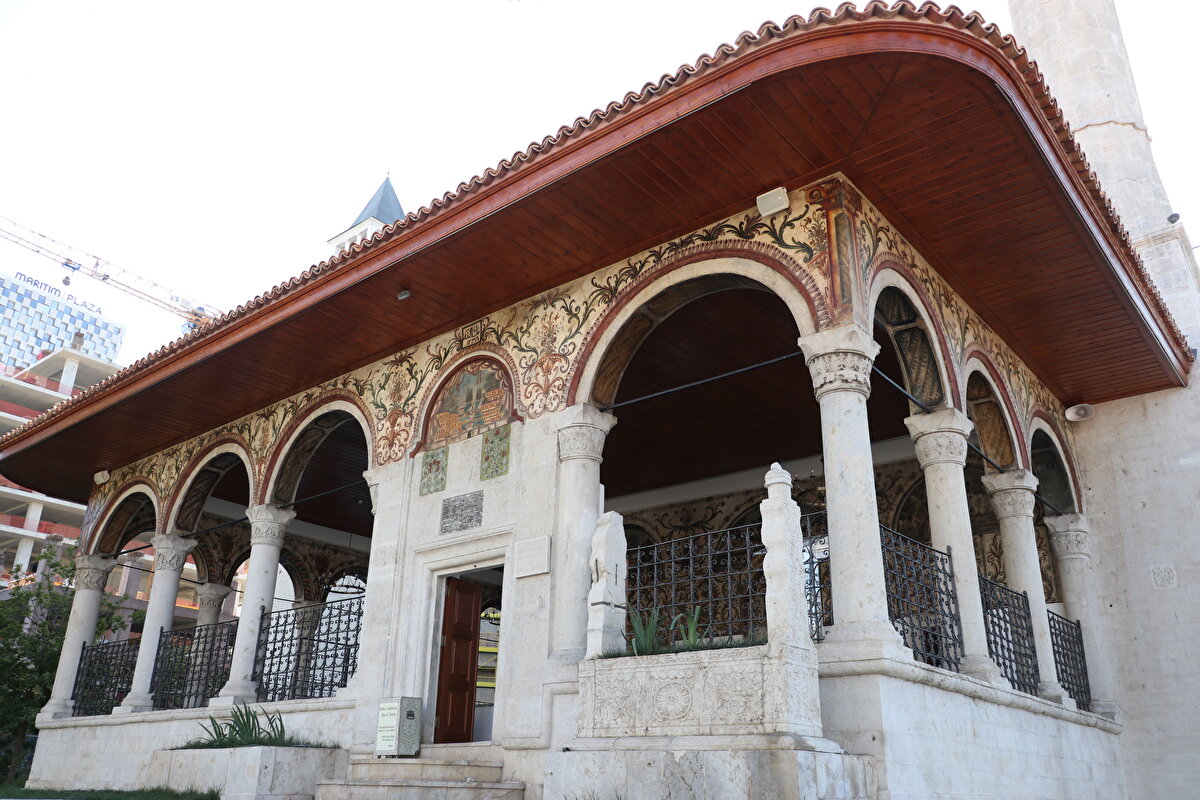 Restorasyonu Mart 2018'de başlayan cami, Arnavutluk'un başkenti Tiran'ın sembolü konumunda. 