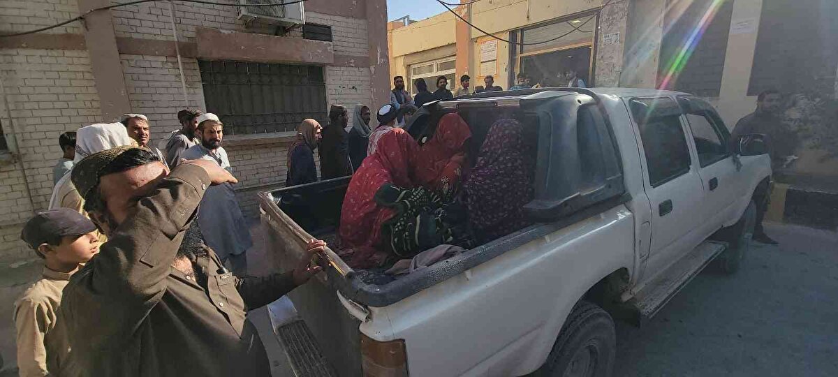 Yerel basındaki haberler e göre, 5,9 büyüklüğündeki deprem sonucu 6'sı çocuk 20 kişi öldü, 300'den fazla kişi yaralandı.