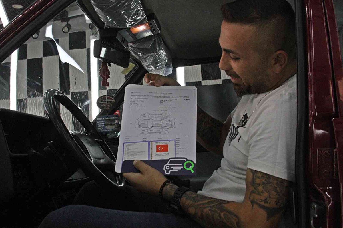 Abdullah Şimşek ise ‘hiçbir zaman satmayacağım' dediği otomobillerinden birini verdiği sözü çiğnememek adına satmak zorunda kaldığını belirterek, “En son çay içmeye gittim. Baş başa kaldık. Bordo arabayı istediğini söyledi. Alamaz diye bu fiyatı söyledim ama ‘tamam araba benim' deyince, sözümden dönemedim” diye konuştu.<br><br>