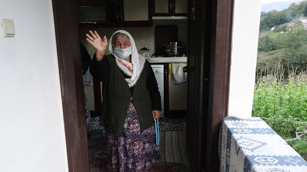 Aynı gün ateş şikayeti baş gösteren Fatma Özkan'ın koronavirüs testi de pozitif çıktı.<br><br>Evde karantinaya alınan gelin-kaynana, tedavinin ardından virüsü yendi.<br><br>