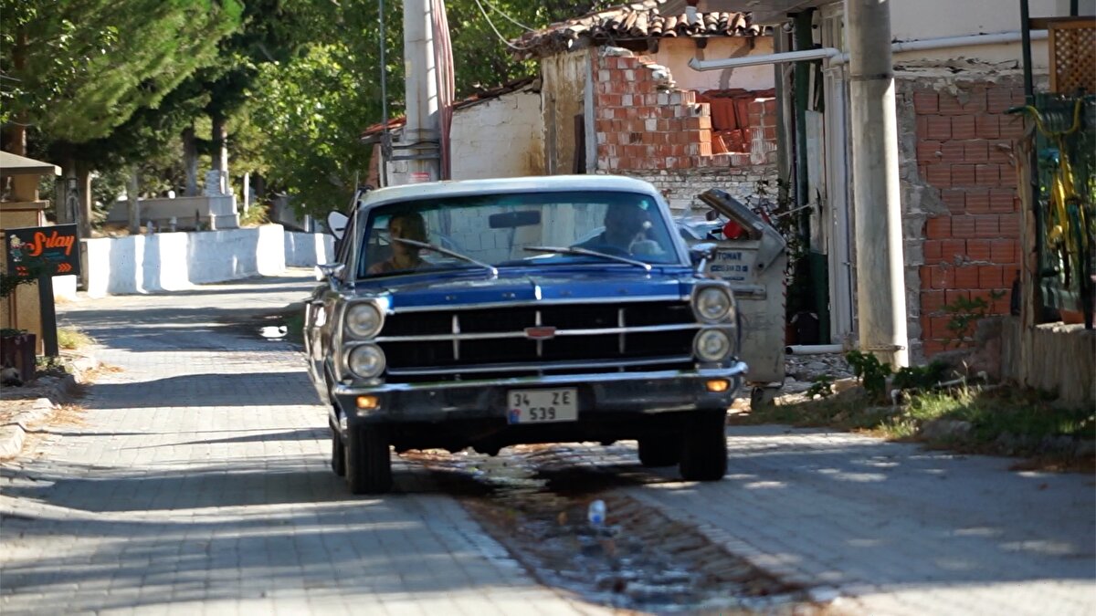 Kazdağları eteklerindeki kırsal Çamlıbel Mahallesi'nde ikamet eden Zeki Mandev, 6 silindirli 2500 cc motora sahip Ford Fairlane 500 marka otomobilini 1990 yılında satın aldı.<br><br>