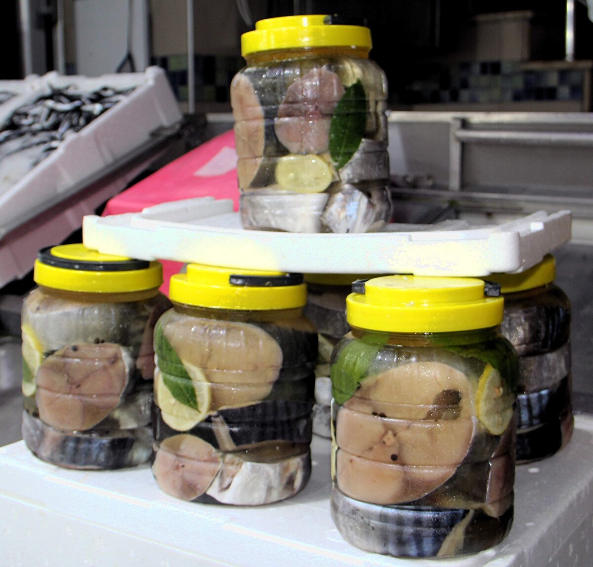 Az miktarda yaptıkları lakerdalar için talebin yüksek olduğunu ve bu talebi karşılayamadıklarını anlatan Gündoğdu, şunları kaydetti:<br>