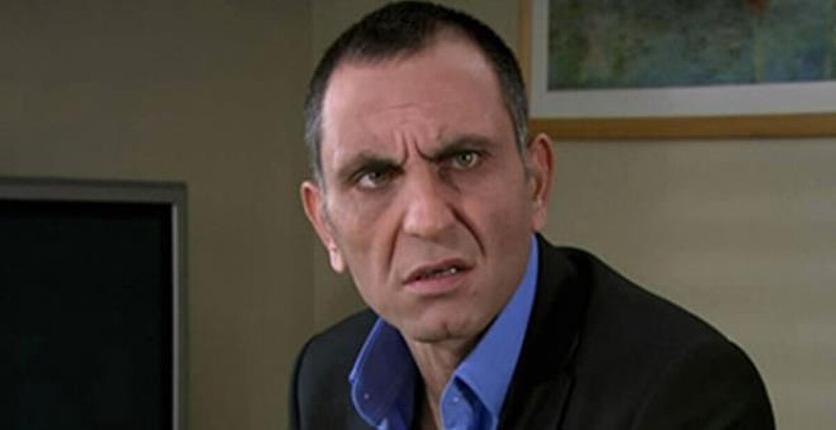 Bir dönem tüm Türkiye'yi ekran başına kilitleyen dizi Kurtlar Vadisi'nde Memati karakteriyle tanınsa da pek çok dizi ve filmde rol alan başarılı oyuncu Gürkan Uygun'un kardeşi de meğer kendisi gibi oyuncuymuş.