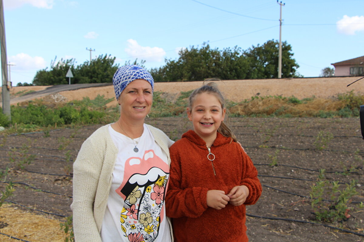 Tarımla, toprakla uğraşmak için arayışa giren Durmuş, sağlıklı beslenmede tercih edilen meyvelerden aronya ile ilgili araştırmalar yaptı.<br>