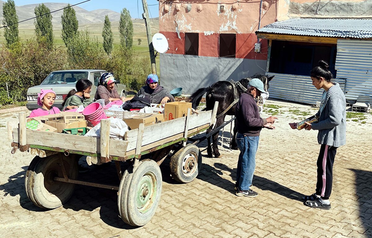 Komşusu Kenan Yavuz’da köylere gitmediğinde merak edilip aranan Yıldırım'ın Türkiye'de çerçilik geleneğinin son temsilcilerinden olduğunu dile getirdi.<br>