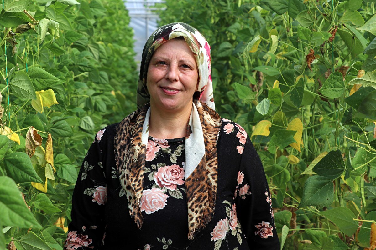 İlk başta köye gelmeye karşı çıktığını, eşinin ev yapma ısrarı üzerine buraya yerleştiklerini aktaran Gülmez, "Gençlere tarım yapmalarını tavsiye ederim. Burada rahat rahat çalışıyorum, ekiyorum ve üretiyorum. Hayatımdan memnunum." diye konuştu.<br>