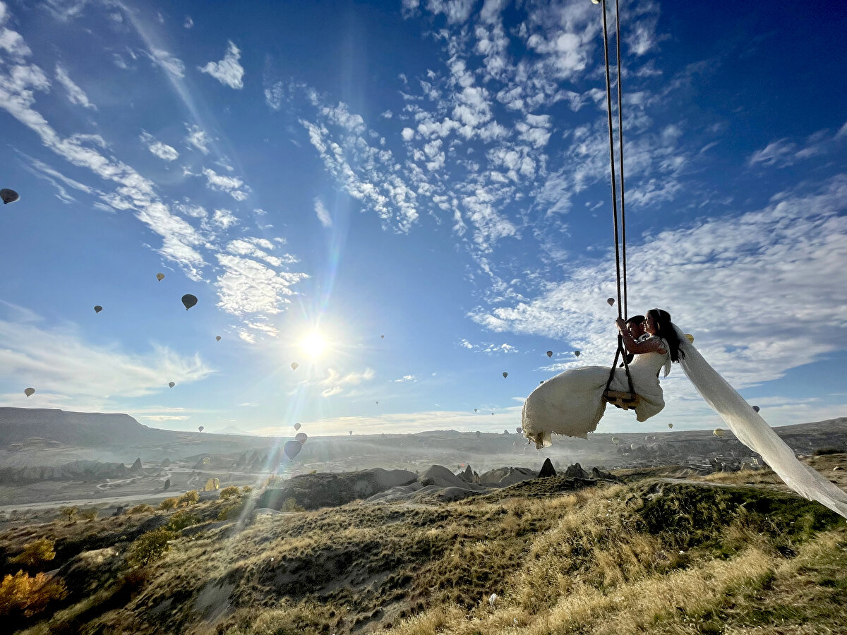 Fotoğraf sanatçısı Burak Yıldırım,  vinç yardımıyla oluşturulan salıncakların güzel fotoğrafların ortaya çıkmasına yardımcı olduğunu belirtti.<br>