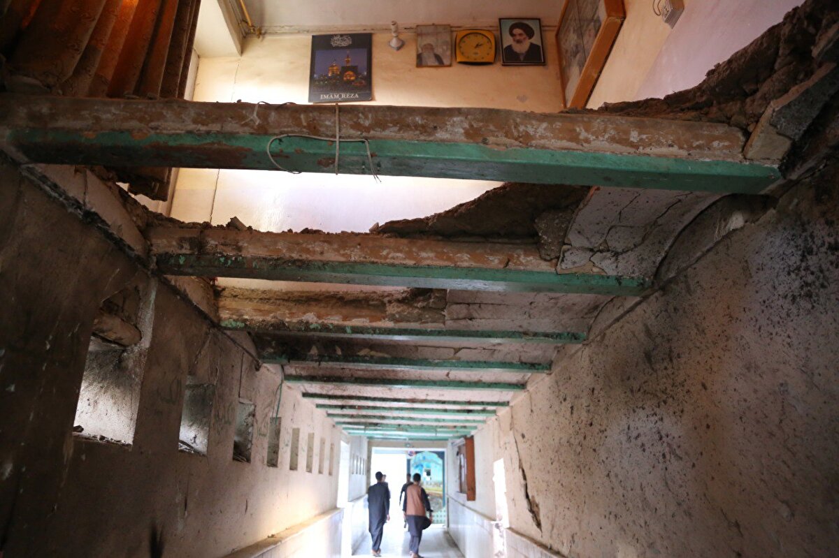 30 yaşındaki Rıza Kerimi, patlamanın yaklaşık 20 metre gerisinde gerçekleştiğini ve saldırıdan kıl payı kurtulduğunu anlattı. Saldırıda Muhammed Caferi adında çok yakın arkadaşını kaybettiğini söyleyen Kerimi, "Afganistan Şiileri kendilerini korumalı ve emniyet tedbirlerini artırmalı. Can güvenliğimizden endişeliyiz. Taliban hükümet olmak istiyorsa Şii-Sünni ayrımı yapmadan güvenliğimizi sağlamalı." dedi.