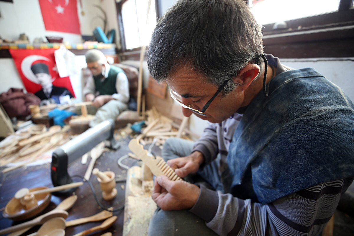SATSO olarak "Topraktan Tabağa Sakarya Sofrası" adlı kitap çalışması yürüttüklerini anlatan Altuğ, "O çalışmanın ilerlemesi sırasında başvurmamız, coğrafi tescilini almamız gereken çok fazla ürünle karşılaştık. Bunlarla ilgili başvuru çalışmalarımız devam ediyor. Bunlar artık bir marka oldu. Bizden başka kimsenin üretmemesi gerekiyor. O anlamda varsa karşılığı mahkeme yolu açık olacak. Dolayısıyla Sakarya ve bölge turizmi için önemli bir kazanım oldu." şeklinde konuştu.<br>