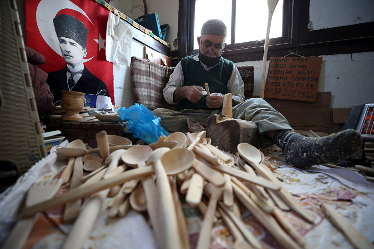 Sakarya Ticaret ve Sanayi Odası (SATSO) Yönetim Kurulu Başkanı Akgün Altuğ, AA muhabirine, yöresel ürünlerin marka değerini artırmak için coğrafi işaret tescillerinin alınması önemli olduğunu söyledi.<br>