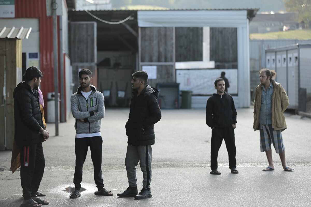 Faslı Yusuf Arheim de ailesini geride bırakıp 16 yaşında olmasına rağmen buraya kadar geldiğini söyleyerek yarım bıraktığı eğitimine İngiltere'de devam etmek istediğini belirtti.<br>