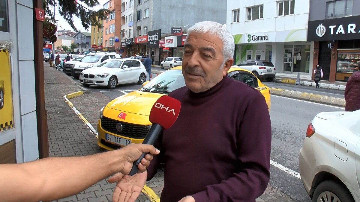 Polis ekipleri, çevredeki taksi duraklarını dolaşarak valizi aradı. Bagajındaki valizden haberi olmayan taksici Atakan Türk, durağa geldiğinde başka bir yolcunun valizini bagaja koyarken içi para dolu kayıp valizi buldu. Taksi Türk'ün valizi teslim ettiği durak başkanı Orhan Aydoğdu polisi aradı. Polisle birlikte gelen sahibi durakta içerisinde 300 lira ve 150 bin dolar olan valizini teslim aldı.<br><br>