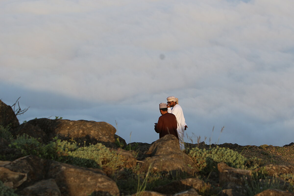 Ayrıca Semhan'ın sınırları içerisinde bulunduğu Zufar kentinin de beyaz kumsallar, yumuşak kumlar, sıra dağlar, vadiler, düz ovalar, çöller, su kaynakları, şelaleler ve mağaralar gibi doğal ortamları ile turistik bölgelere sahip olduğu belirtiliyor.