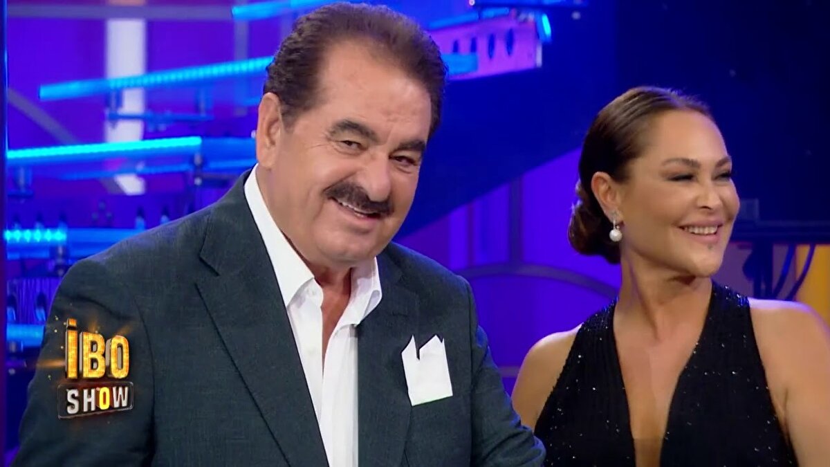 Ünlü isimlerin akın ettiği düğünde İbrahim Tatlıses'in yakın dostu Hülya Avşar ile Gülben Ergen olmaması dikkati çekti.