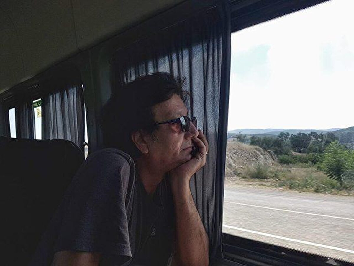 Ses sanatçısı da olan Uygur, Abdülkadir ve Kötü adında iki tane şarkı besteledi. Tiyatrodan kopmayan Süheyl Uygur, hala sahneye çıkmaya devam ediyor.<br><br>