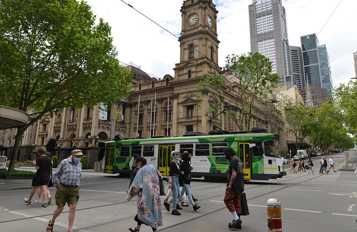 Toplam 263 gün tam kapanmada kalan Melbourne, 234 gün kapanmada kalan Arjantin’in başkenti Buenos Aires’i geride bırakarak, dünyada en uzun kapanmada kalan kenti olmuştu.<br><br>