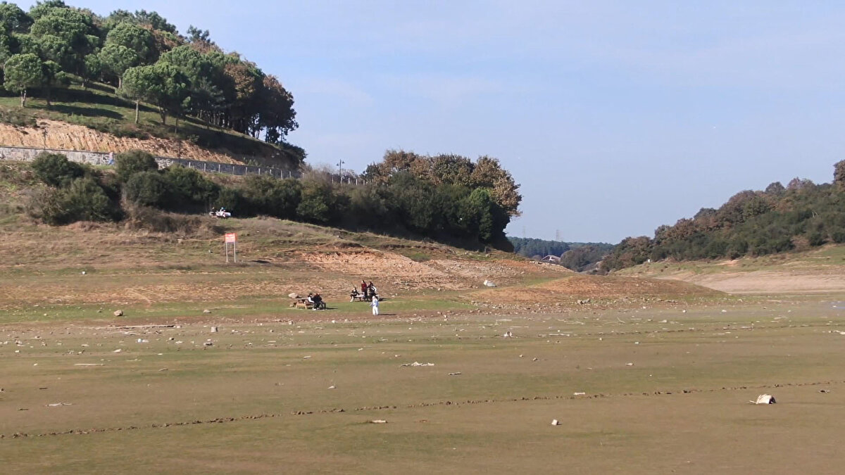 İSKİ verilerine göre İstanbul'un barajlarındaki doluluk oranı yüzde 46.41 olarak ölçüldü. Geçtiğimiz Nisan ayı içinde barajlardaki doluluk oranı yüzde 80'in üzerine kadar yükselmişti.<br>