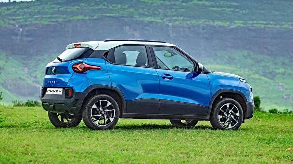 Yeni araç için tasarım konusunda söylenen ilk şey, Impact 2.0 tasarım yapısını benimsediği oldu. Mini ölçülerine karşın, kaslı tasarım yapısıyla dikkat çeken araçta, hem çamurluklar kısmında hem de bagaj kapağı kısmında dışa doğru bombeli detaylarıyla dikkat çekiyor.