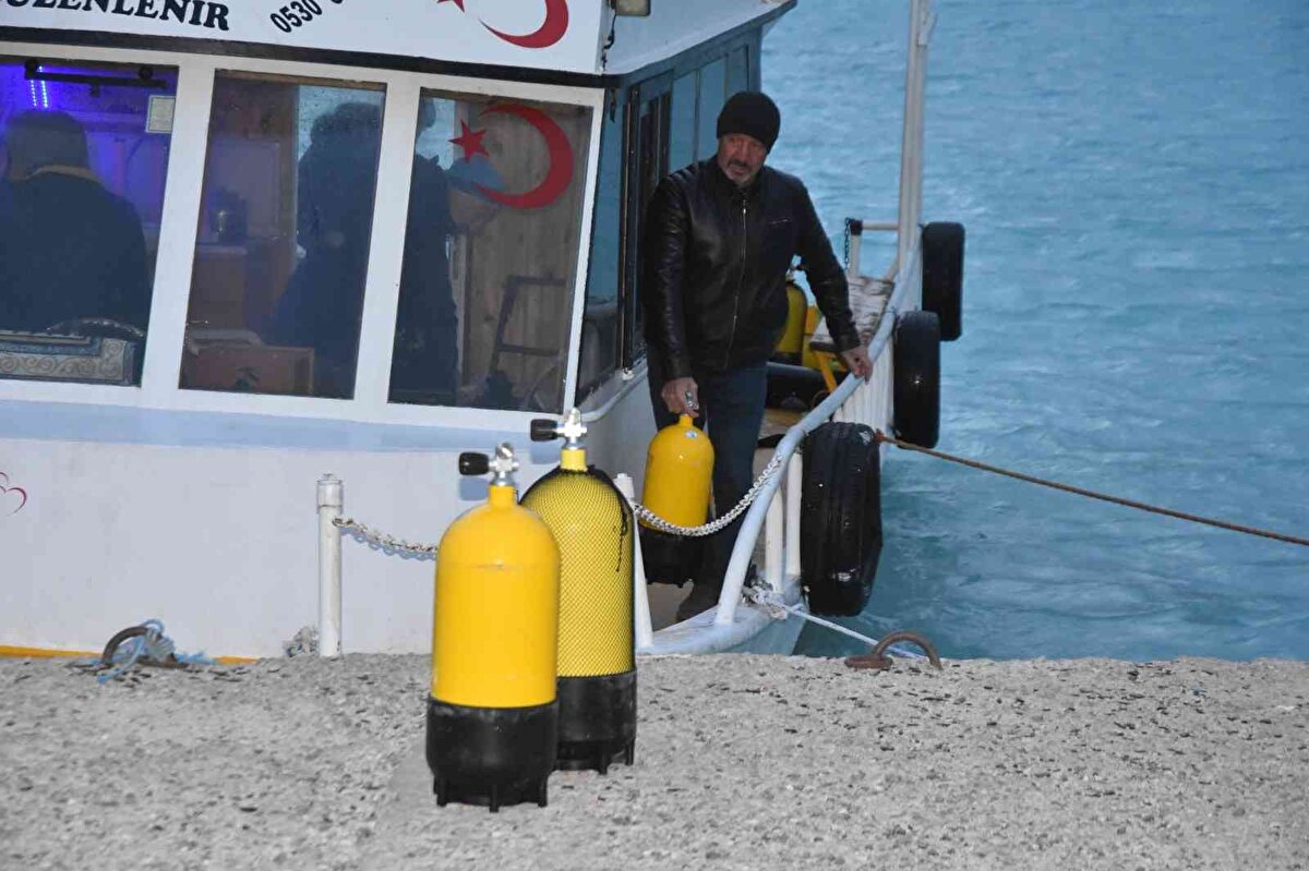 Bandırma 17 Eylül Üniversitesi Denizcilik Fakültesi Dekanı Prof. Dr. Mustafa Sarı da, 2013 yılından beri Van Gölü’nde bulunan mikrobiyalitlerin dağılımları ile ilgili çalışmalar yaptıklarını ifade etti.<br><br>