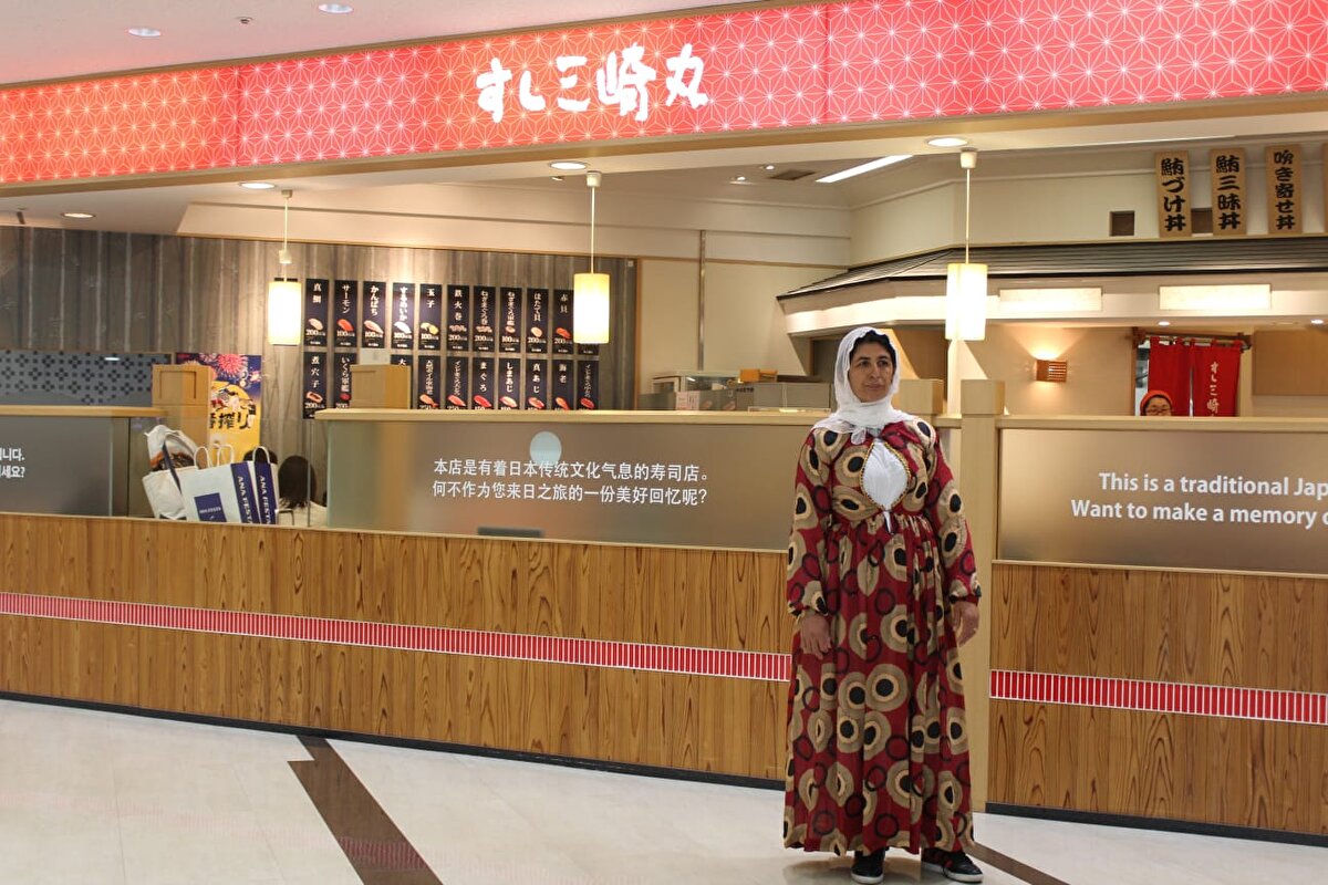 Artuç, seyahati çok sevdiklerini, hedeflerinin farklı kültürleri tanımak, farklı ülkeler ve kültürler görerek ufuklarını açmak olduğunu belirterek, "Bir kere görmek, bin kere duymaktan iyidir diye bir söz vardır. Biz de geziyoruz" dedi.<br>