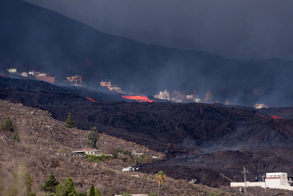 Yetkililer ziyaretçiler için ücretsiz otobüs seferleri düzenledi. Özel araçlar için de alternatif güzergahlar oluşturuldu.<br><br>Turistler eşsiz bir doğa olayına tanık olmaktan memnun.