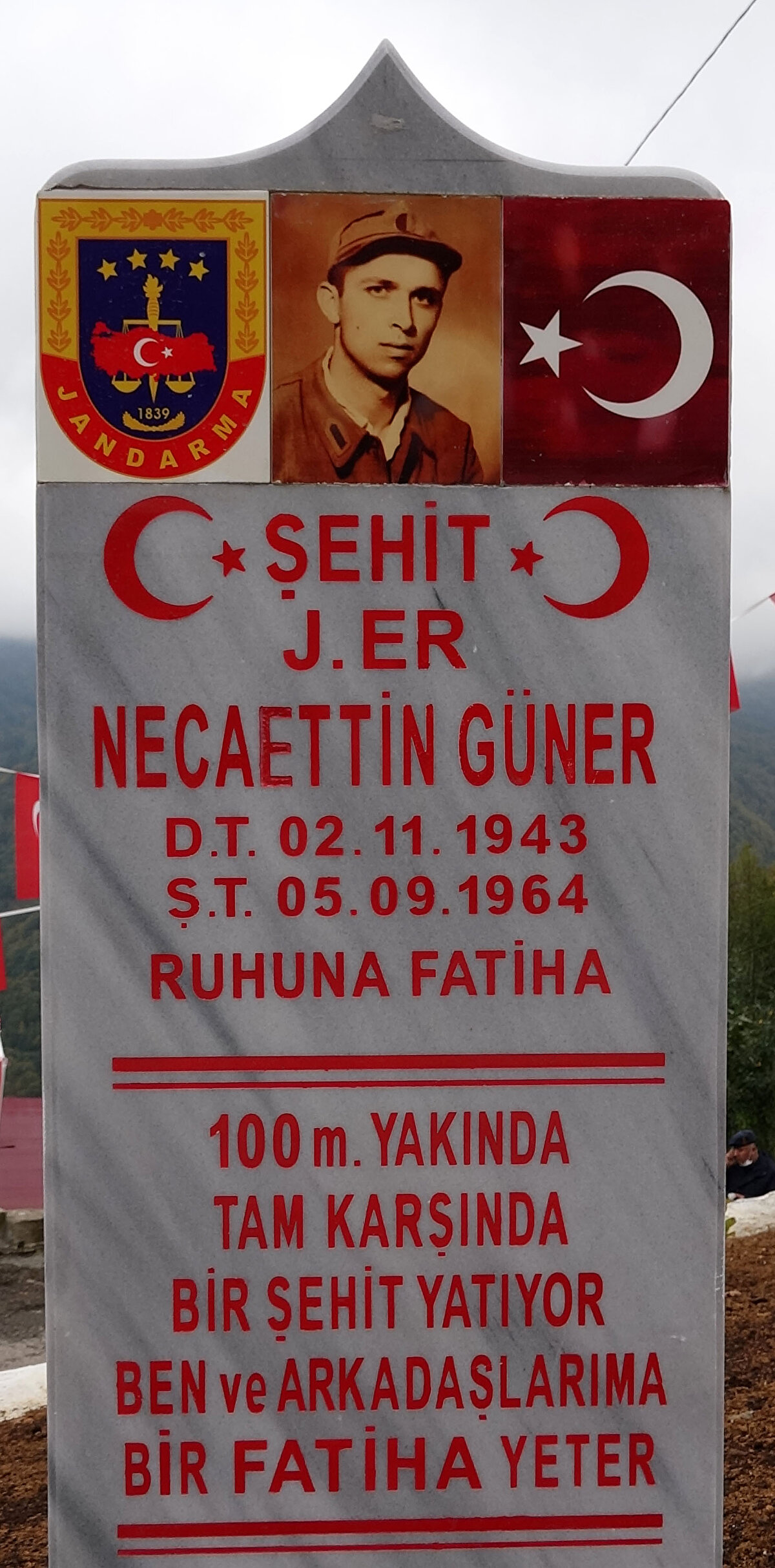 Şehit Aileleri Derneği Genel Başkanı, şehidin oğlu Mehmet Güner, şehit yakınları için çalışmalar yürüttüklerini belirterek, önemli kazanımlar elde ettiklerini söyledi. Babaları için de anıt ve hayır çeşmesi yaptırdıklarını ifade eden Güner, amaçlarının şehitlerin hatırlanarak yad edilmesi olduğunu söyledi.<br>