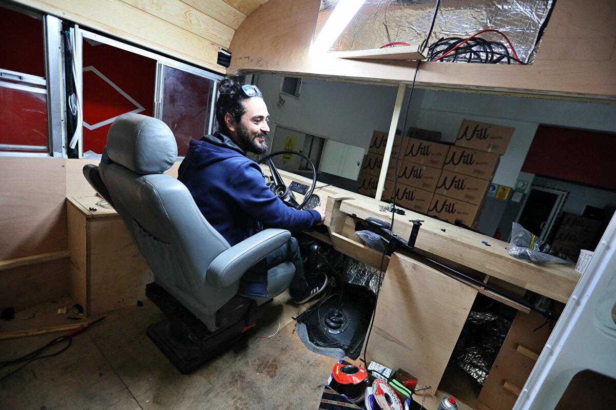 Aracın işlemleri bittiğinde Nepal için yola çıkacağını anlatan Mert, "Belli bir rota yok aslında kafamda ama kesinlikle geri dönmeyeceğim bir rota olacak. Samsun'dan başlayıp o anki konuma göre devam edecek.<br>