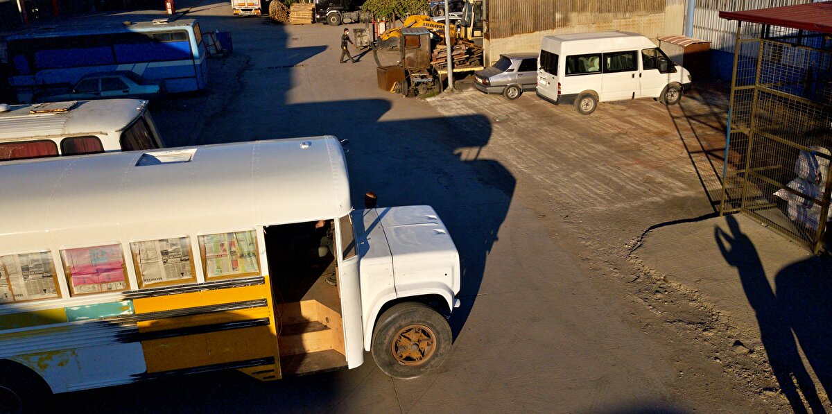 Mert, gelir olmadan karavan hayatının zor olacağını vurgulayarak gittiği yerlerde tandem uçuşu (çift kişilik yamaç paraşütü) yaparak ve eğitim vererek yamaç paraşütünden de para kazandığını sözlerine ekledi.<br>