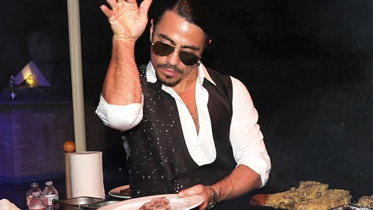 The Sun gazetesinin haberine göre Nusret, restoranında işe aldığı şeflere saatlik ödeme yapıyor. Verdiği saatlik ücret ise, menüdeki patates püresinin fiyatıyla aynı.<br>