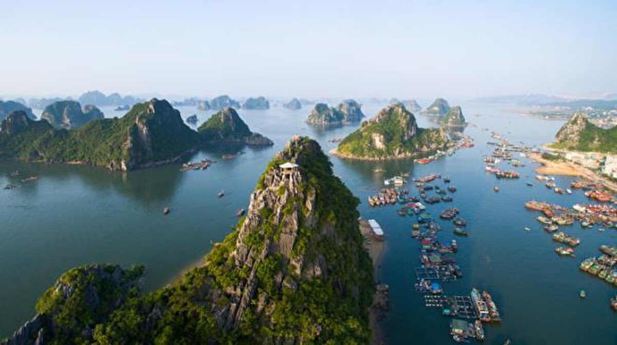 1997 yılında James Bond filminin çekilmesiyle dünya genelinde büyük üne kavuşan Vietnam'ın Ha Long Koyu ise 1.1 milyonu aşkın paylaşımla ikinci sırada yer aldı.<br><br>Instagram oyu: 1,167,858<br><br>Pinterest oyu: 160