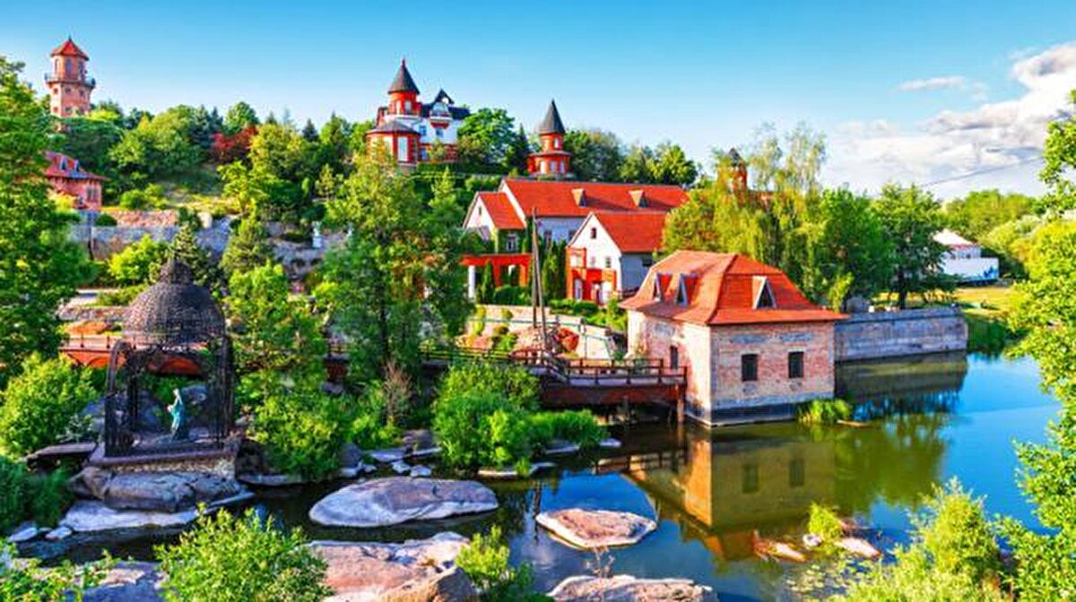 Uswitch bu listeyi yaparken harita üzerinde yer gösteren Instagram ve Pinterest gibi platformları baz aldı.<br>Uswitch bu listeyi yaparken harita üzerinde yer gösteren Instagram ve Pinterest gibi platformları baz aldı.Uswitch bu listeyi yaparken harita üzerinde yer gösteren Instagram ve Pinterest gibi platformları baz aldı.Listede bu yıl 1 milyonun üzerinde beğeni alan ilk 3 köy ilk sıraları paylaştı. İşte o liste...<br><br>