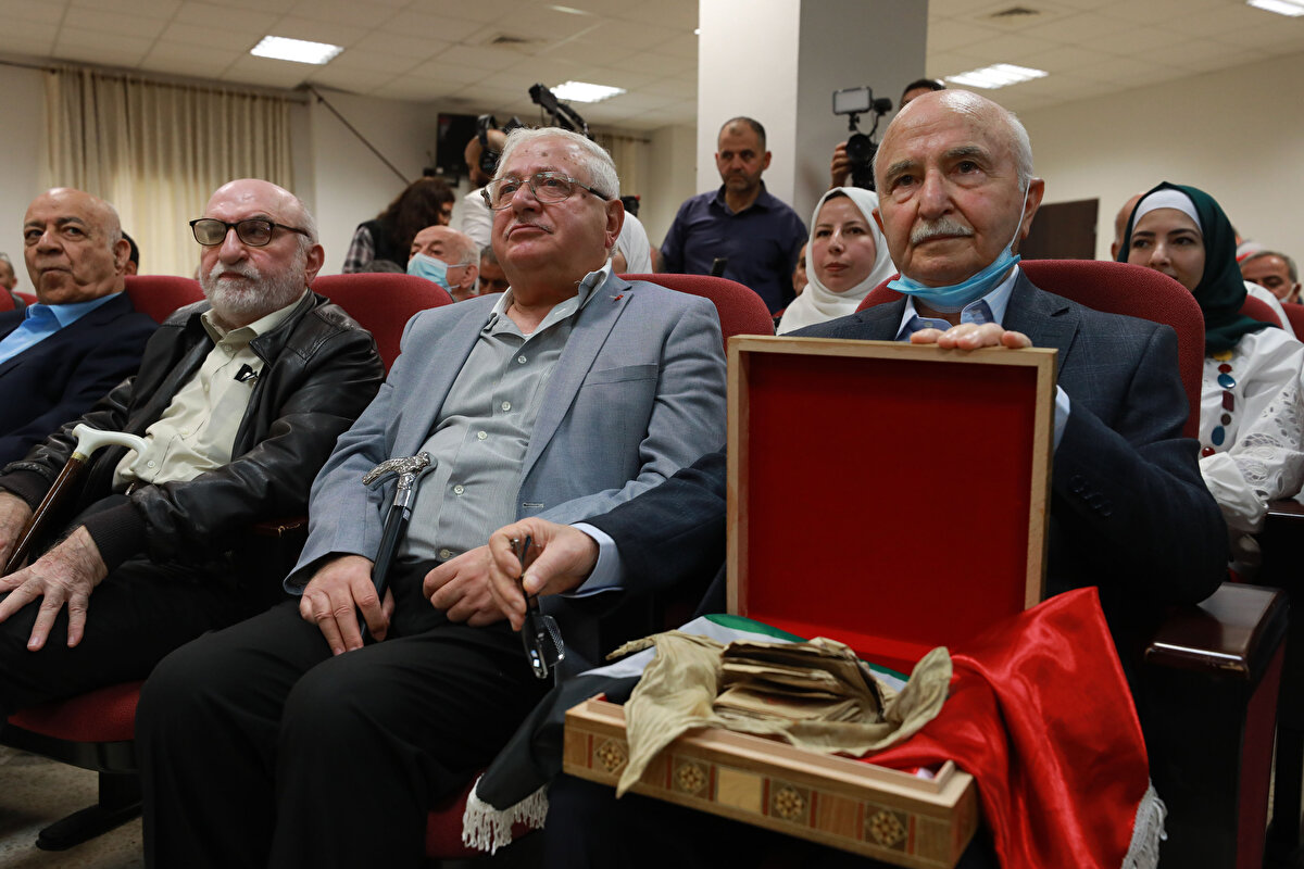 Alul'un amcası Rüşdü Efendi, Osmanlı askerinin "Dönebilirsek alırım" diye bıraktığı emaneti yıllarca muhafaza etmiş. Parayı bırakan ve kimliği bilinmeyen Osmanlı askeri Filistin'e bir daha hiç dönememiş, ancak Rüşdü Efendi'den sonra torunları da "Belki bir gün geri döner veya bir akrabası gelir ister" düşüncesiyle emanete büyük özenle sahip çıkmaya devam etmişler.<br>