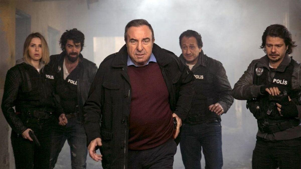 Arka Sokaklar'da Zeliş (Zeliha Çoban) ve Tekin (Onur Bay) geçtiğimiz sezon dizinden ayrılmıştı.