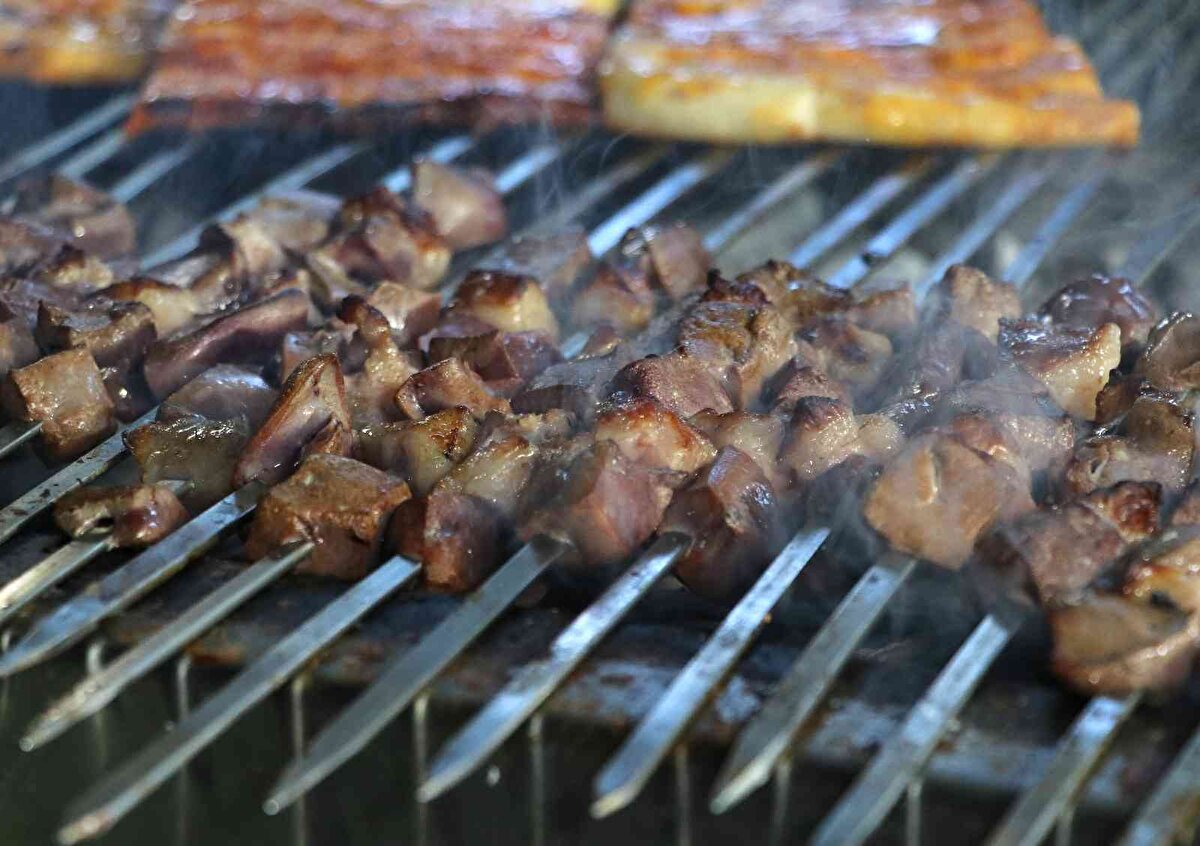 Adana’da sabah kahvaltısından itibaren gün boyu tüketilen ciğerde sıkıntı çekildiğini belirten esnaf, sorunun çözümü için yetkililerden yardım bekliyor.<br><br>