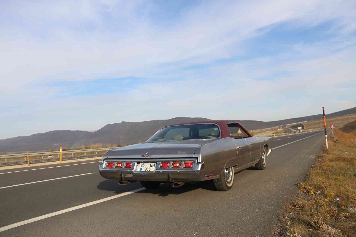 Öte yandan, aracı satın almak isteyen çok sayıda kişinin olduğunu fakat kendisinin satmayı düşünmediğini söyleyen Ertek, Türkeş’in arabasını kullandığı için de gurur duyduğunu ifade etti.<br>