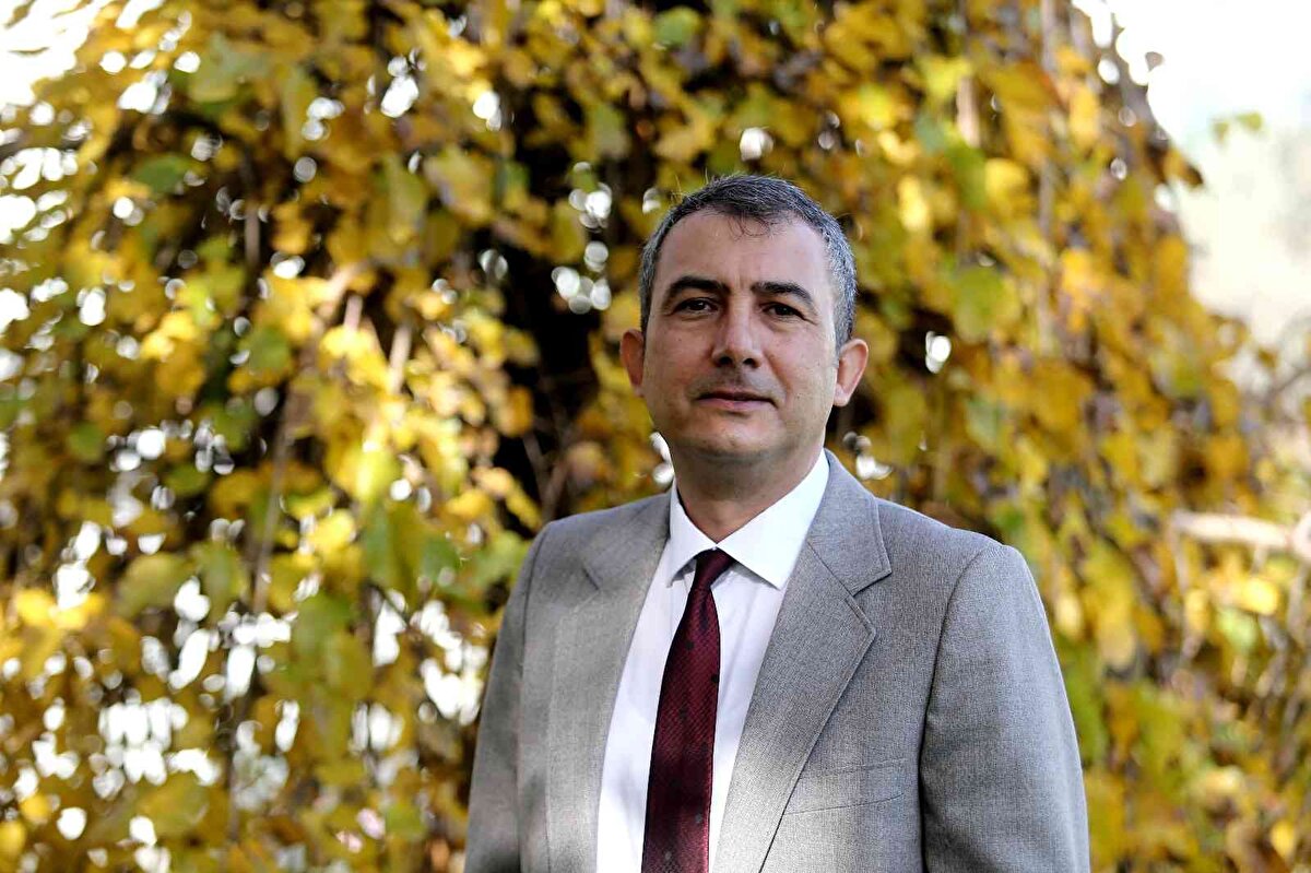 İşin sevindirici tarafının insan aktivitesinin olmadığı kısımlarda da yüksek eğimli alanlardaki orman faunasında bir artış söz konusu olduğunu belirten Özsoy, “Demek ki doğayı kendi haline bıraksak, Uludağ daha da yeşil olacak. Çünkü çarpıcı olan 1985 yılındaki vejetasyon örtüsünü incelediğimiz de 2019’da daha yoğun bir yeşillik görüyorsunuz. Bu şu demek oluyor, insanlar oraya giremedi ve ağaçlar yoğunluğunu arttırdı” diye konuştu.<br><br>