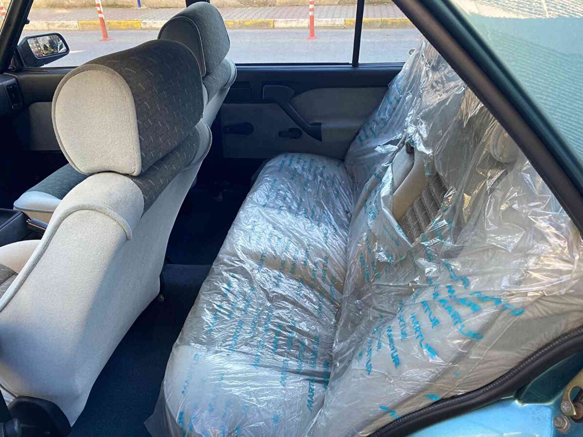 Deniz, aracını haftada sadece bir gün hava alması ve rutubetli ortamdan ayrılması nedeniyle kısa süreliğine kullanıyor.<br><br>